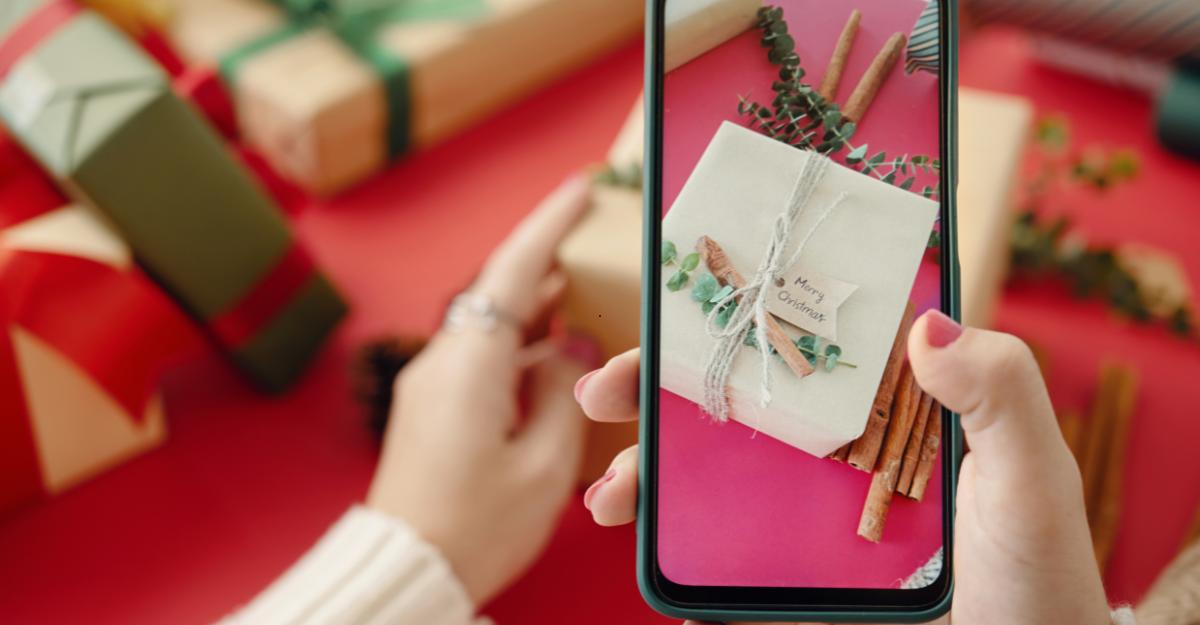 Como criar um cartão de Natal no celular?